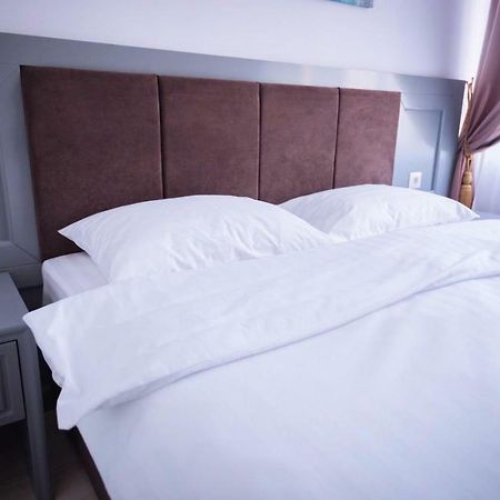 Hotel Glaris Tirgu Frumos Kültér fotó