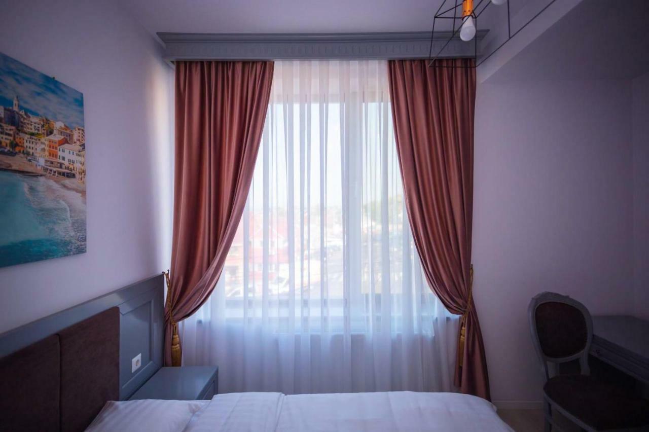 Hotel Glaris Tirgu Frumos Kültér fotó