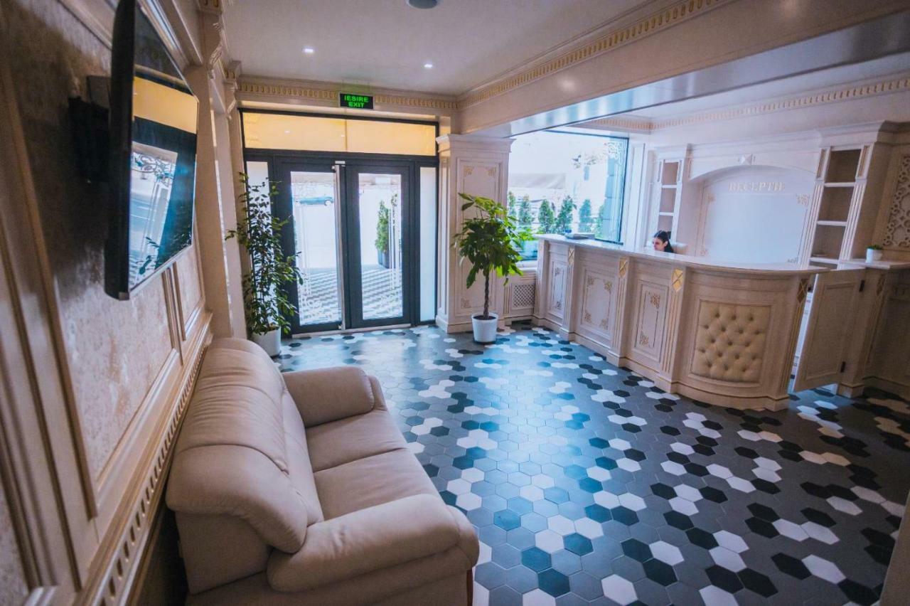 Hotel Glaris Tirgu Frumos Kültér fotó