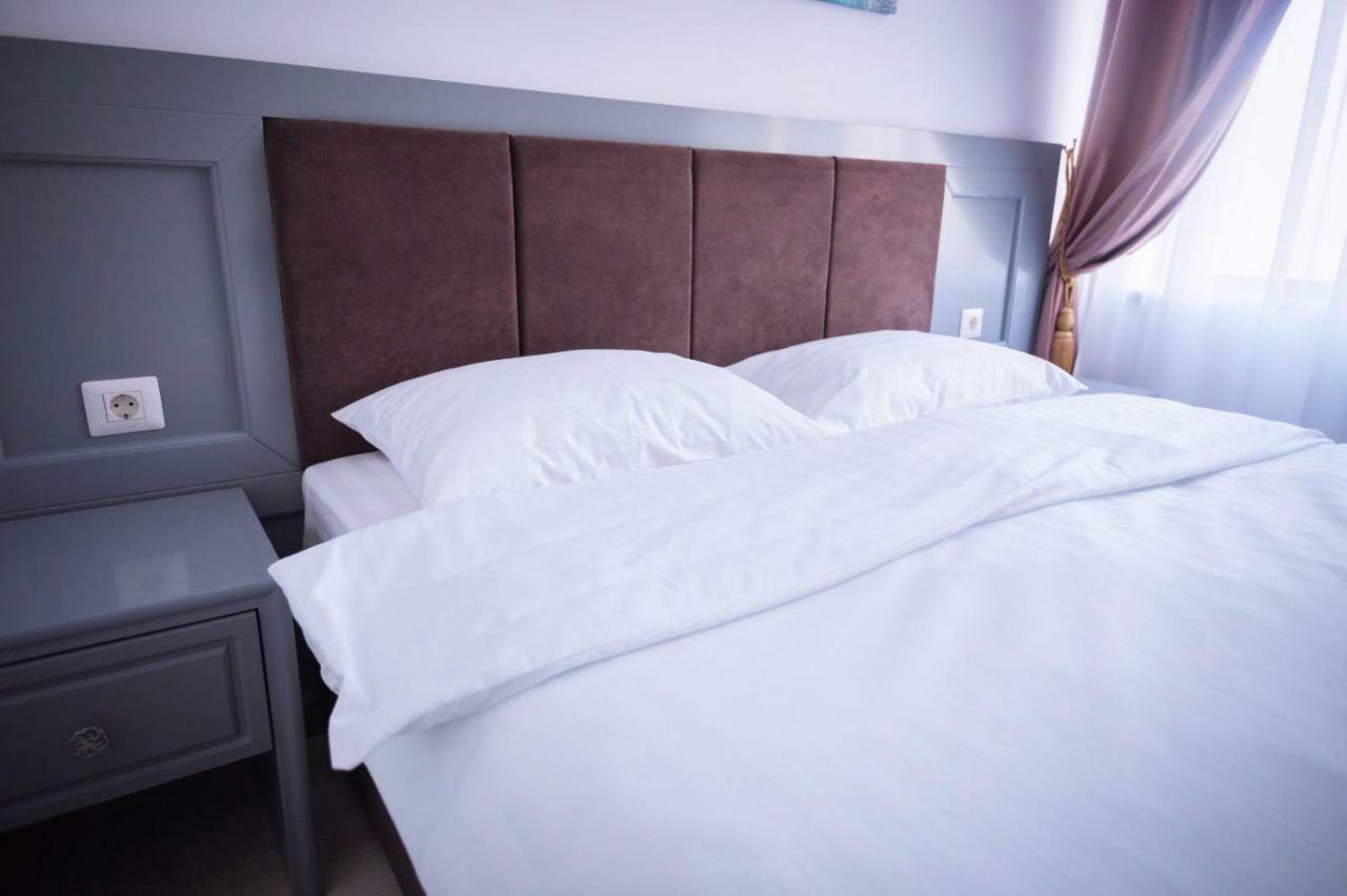 Hotel Glaris Tirgu Frumos Kültér fotó